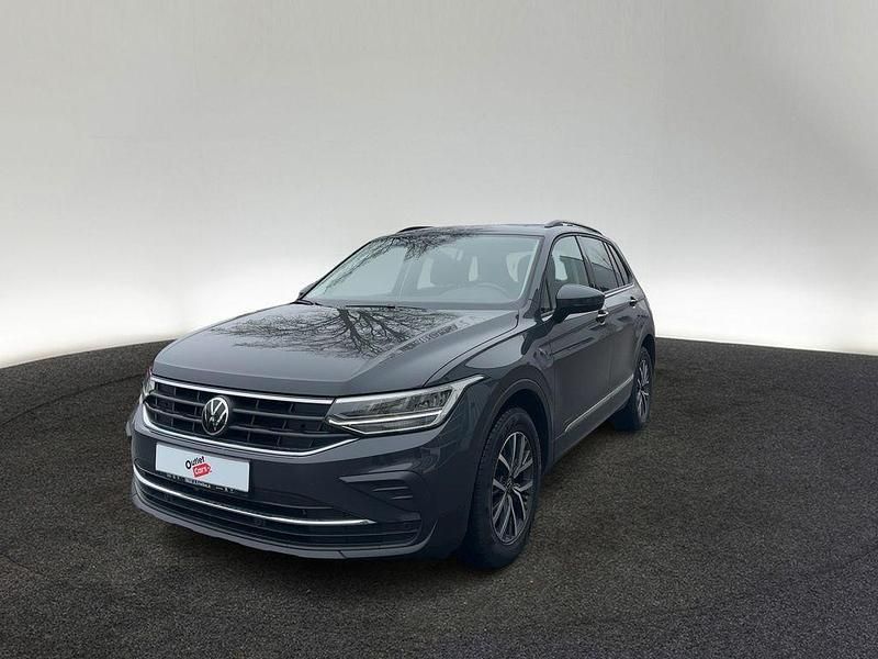 Gebraucht VW Tiguan Life 150 PS (110 kW) 2023 Uranograu SUV