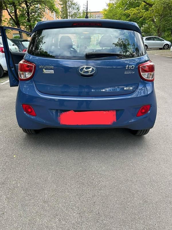Gebraucht Hyundai i10 87 PS (63 kW) 2014 Blau Kleinwagen