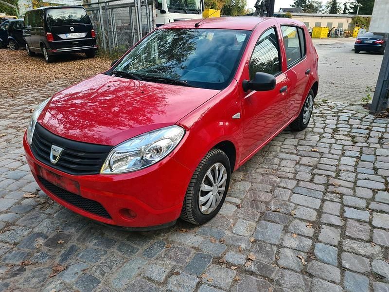 Rot Gebraucht 2010 Dacia Sandero Kleinwagen | 699 € - Bild 1/4