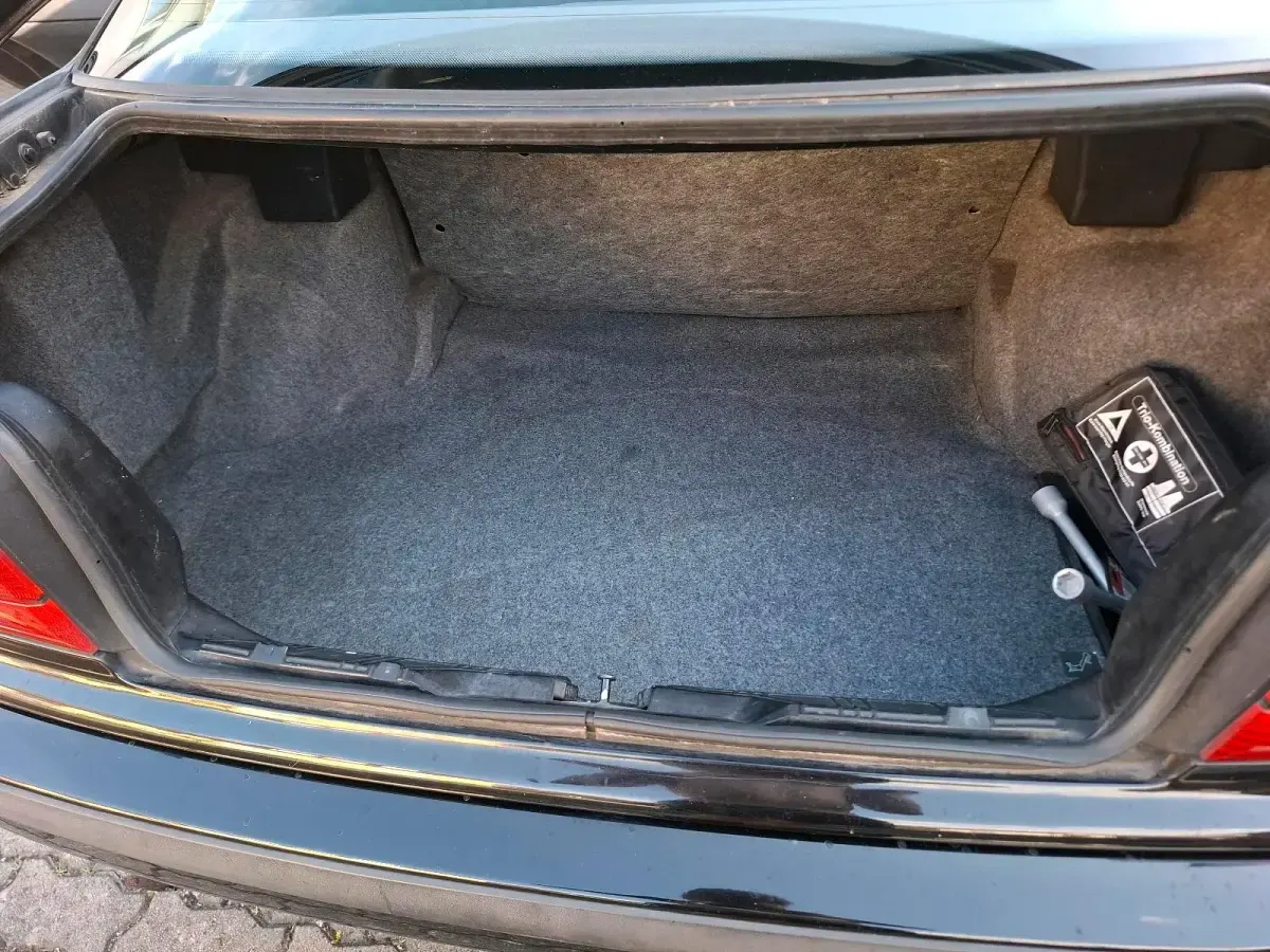 Gebraucht BMW 316 102 PS (75 kW) 1996 Schwarz Limousine
