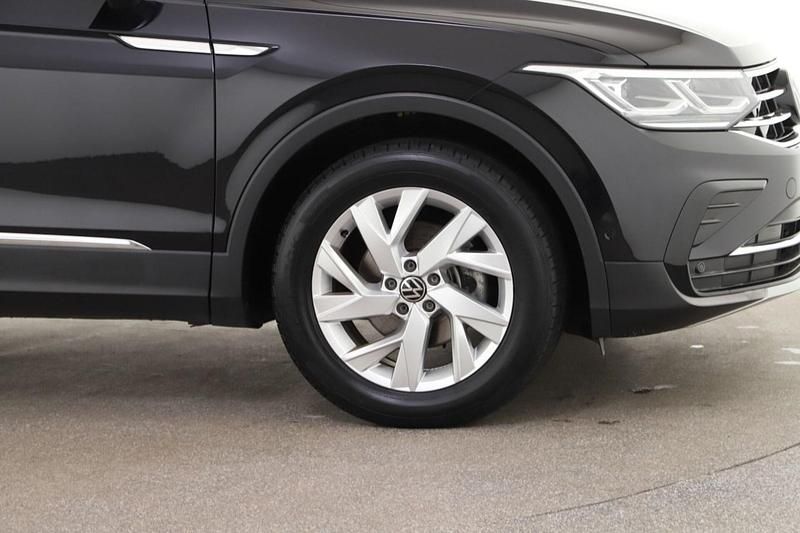 Gebraucht VW Tiguan Elegance 150 PS (110 kW) 2022 Deep black perleffekt SUV