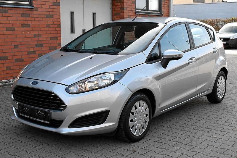 Gebraucht Ford Fiesta Trend 95 PS (69 kW) 2014 Silber Kleinwagen