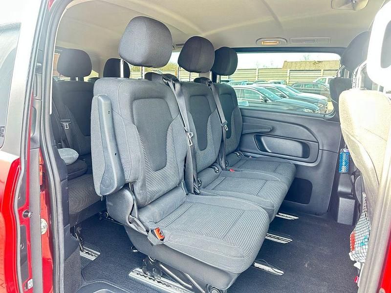 Gebraucht Mercedes V250 190 PS (139 kW) 2019 Rot Van / Kleinbus