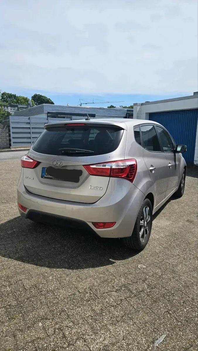 Gebraucht Hyundai i20 125 PS (91 kW) 2019 Silber Kleinwagen