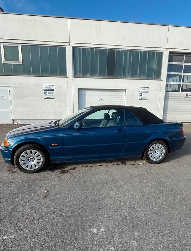 Gebraucht BMW 318 Cabriolet 143 PS (105 kW) 2002 Blau Cabrio