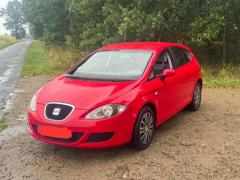 Rot Gebraucht 2007 Seat Leon Limousine | 1.099 € (Superpreis) - Bild 1/4