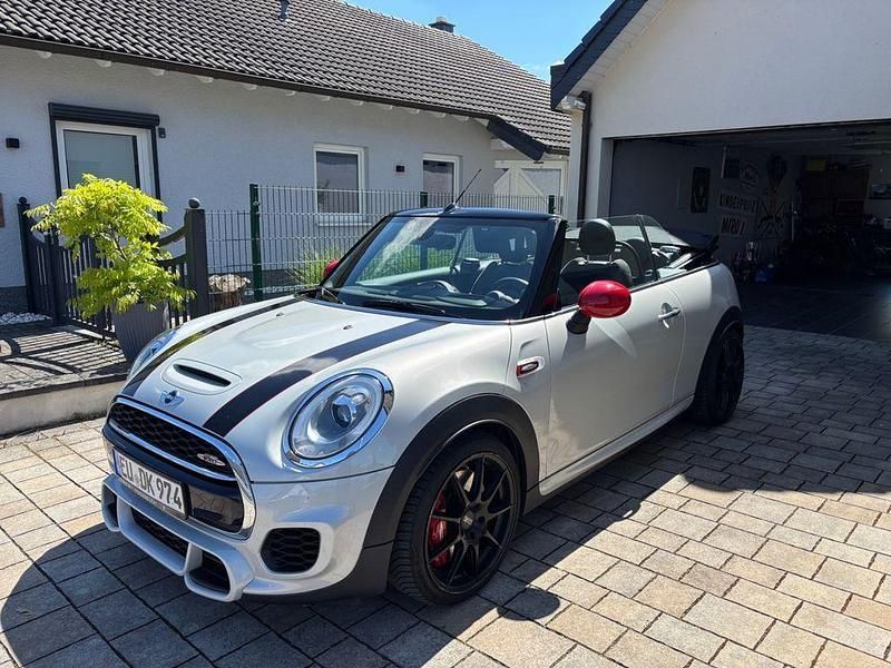 Weiß Gebraucht 2016 Mini John Cooper Works Kleinwagen | 19.500 € (Fairer Preis) - Bild 1/4