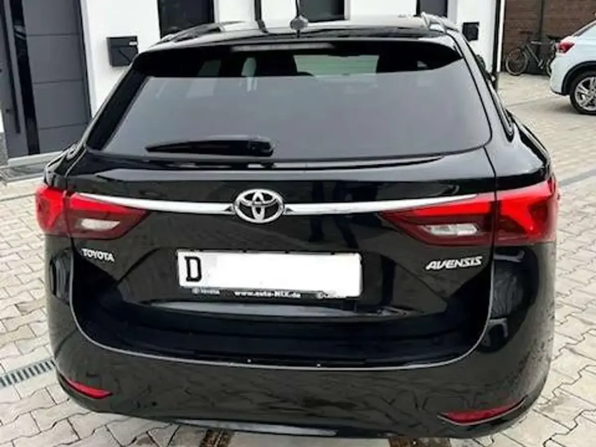 Gebraucht Toyota Avensis Edition 143 PS (105 kW) 2016 Schwarz Kombi
