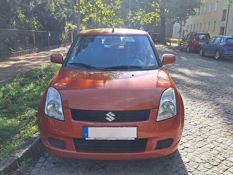Orange Gebraucht 2005 Suzuki Swift Comfort Limousine | 2.500 € (Fairer Preis) - Bild 1/4