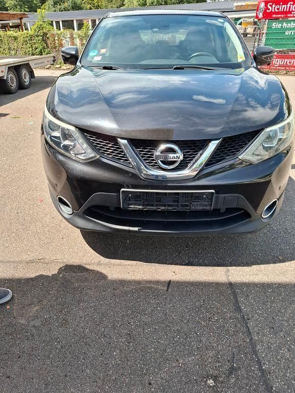 Schwarz Gebraucht 2015 Nissan Qashqai 360º SUV | 7.900 € (Superpreis) - Bild 1/4