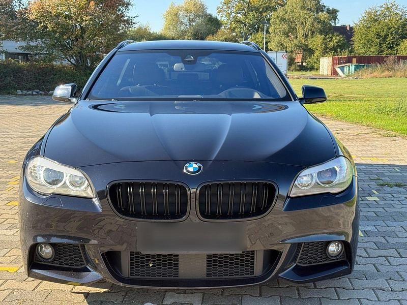 Schwarz Gebraucht 2013 BMW 525 M Sport Kombi | 11.399 € (Fairer Preis) - Bild 1/4