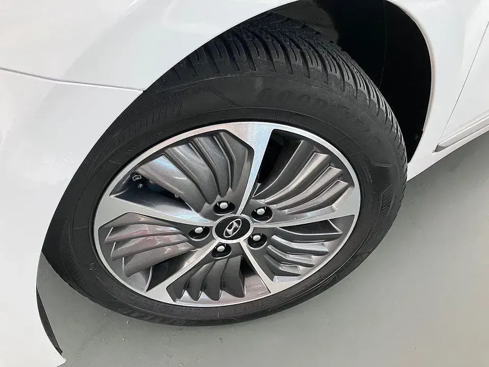 Gebraucht Hyundai Ioniq Premium 141 PS (103 kW) 2021 Weiß Kleinwagen
