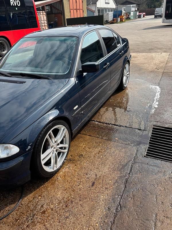 Gebraucht BMW 330 231 PS (169 kW) 2001 Blau Limousine