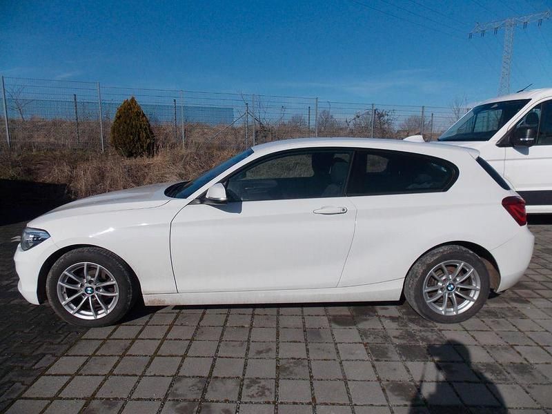 Gebraucht BMW 116 Advantage 116 PS (85 kW) 2015 Weiß Kleinwagen