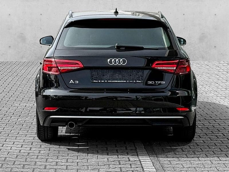 Gebraucht Audi A3 Sport 116 PS (85 kW) 2018 Schwarz Limousine