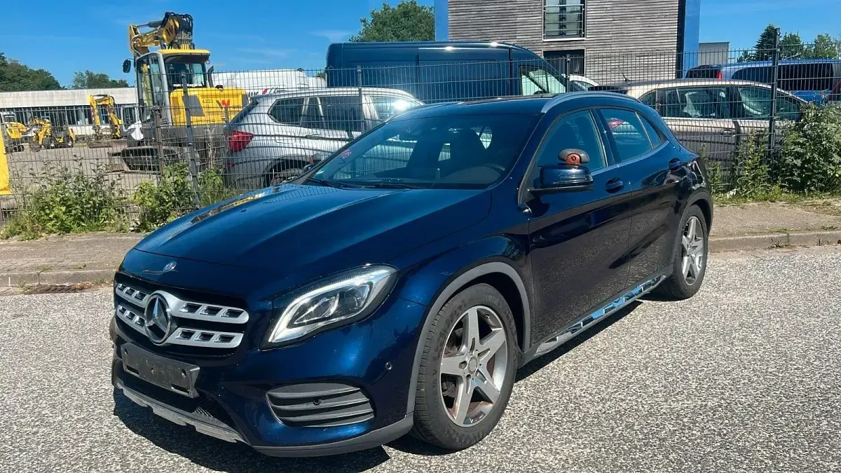 Gebraucht Mercedes GLA200 AMG 136 PS (100 kW) 2017 Blau SUV