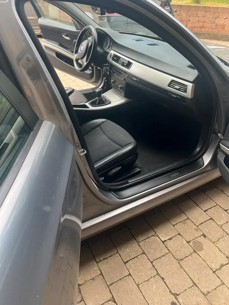 Gebraucht BMW 320 170 PS (125 kW) 2009 Grau Kombi
