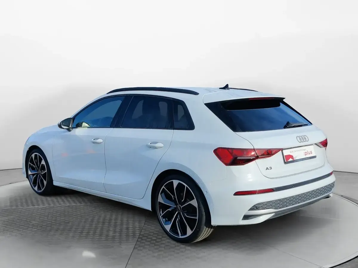 Second-hand Audi A3 Ambiente 150 CP (110 kW) 2025 Alb Berlinǎ