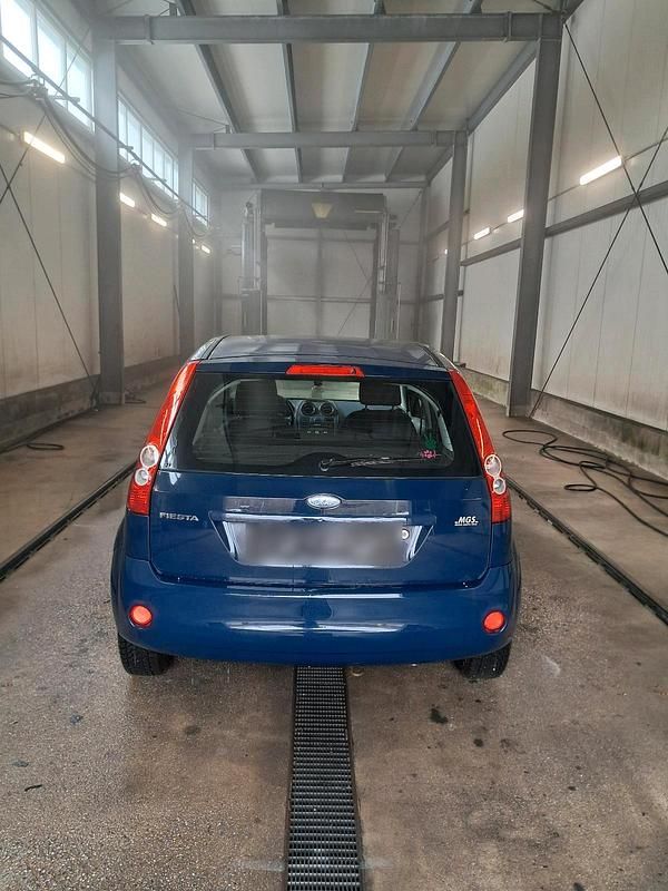 Gebraucht Ford Fiesta 69 PS (50 kW) 2008 Blau Kleinwagen