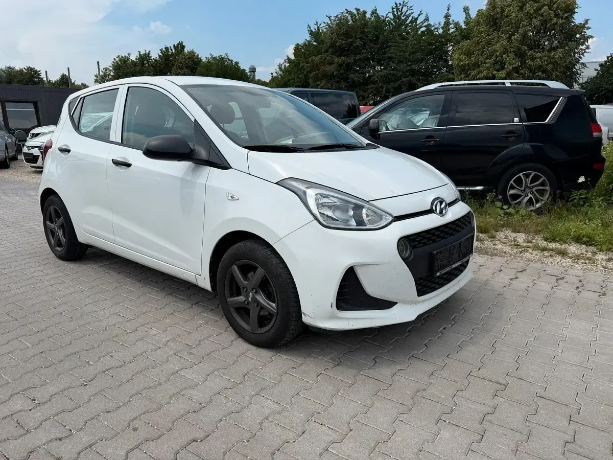 Gebraucht Hyundai i10 67 PS (49 kW) 2018 Weiß Kleinwagen