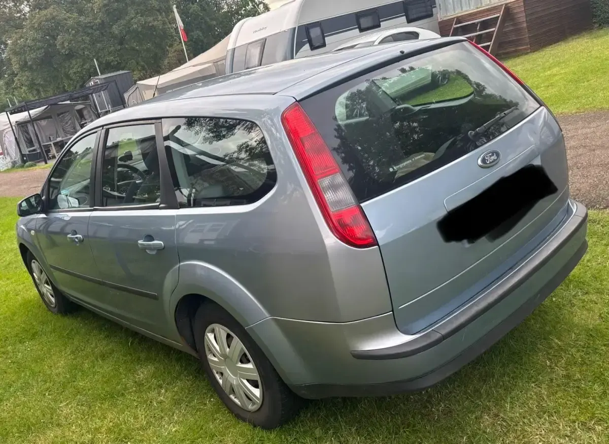 Käytetty Ford Focus Style 101 HP (74 kW) 2007 Harmaa Farmari