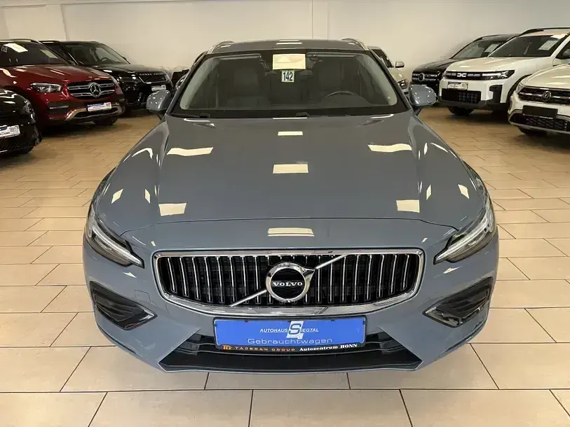 Gebraucht Volvo V60 Inscription 197 PS (144 kW) 2021 Grau Kombi