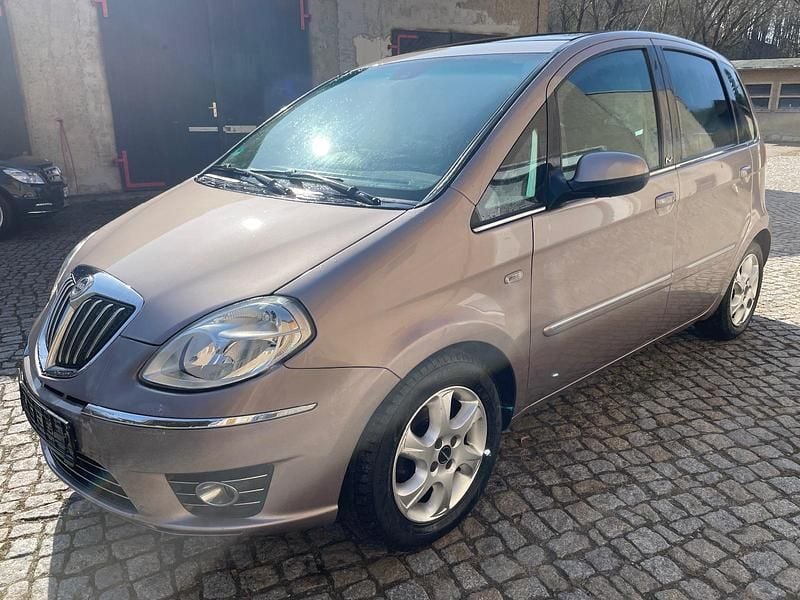 Gebraucht Lancia Musa 95 PS (69 kW) 2011 Grau Van / Kleinbus