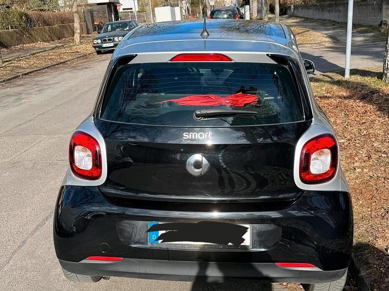Gebraucht Smart ForFour 71 PS (52 kW) 2015 Schwarz Kleinwagen
