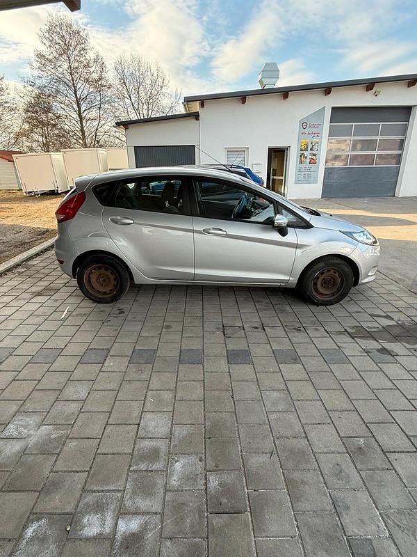Gebraucht Ford Fiesta 60 PS (44 kW) 2009 Grau Kleinwagen
