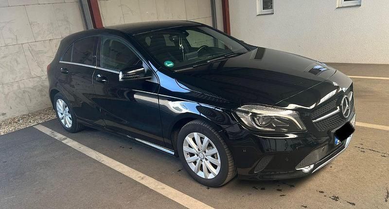 Gebraucht Mercedes A180 116 PS (85 kW) 2017 Schwarz Limousine