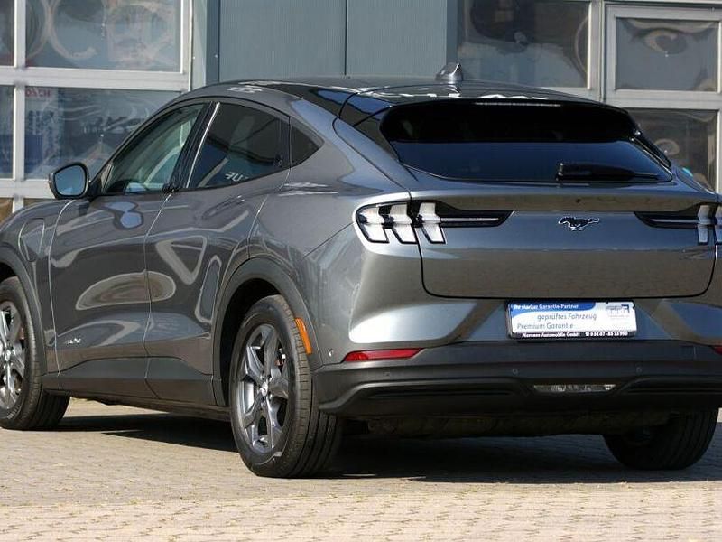 Gebraucht Ford Mustang Mach-E 189 kW (258 PS) 2021 Carbonizedgrau metallic SUV