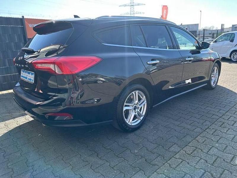 Gebraucht Ford Focus Cool & Connect 125 PS (91 kW) 2018 Schwarz Kombi
