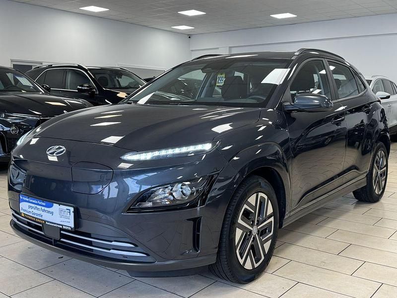 Grau Gebraucht 2022 Hyundai Kona Select SUV | 19.000 € (Guter Preis) - Bild 1/4