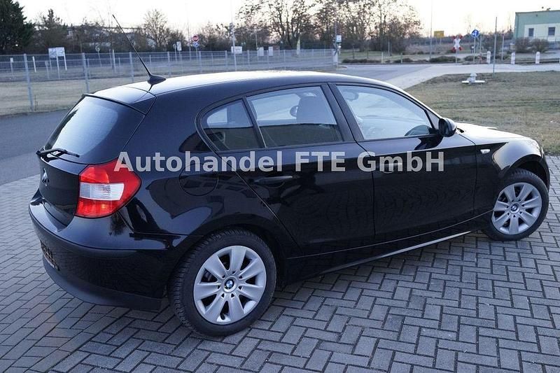 Gebraucht BMW 118 122 PS (89 kW) 2004 Schwarz Kleinwagen