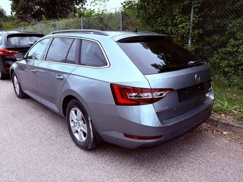 Gebraucht Skoda Superb Ambition 150 PS (110 kW) 2017 Grau Kombi