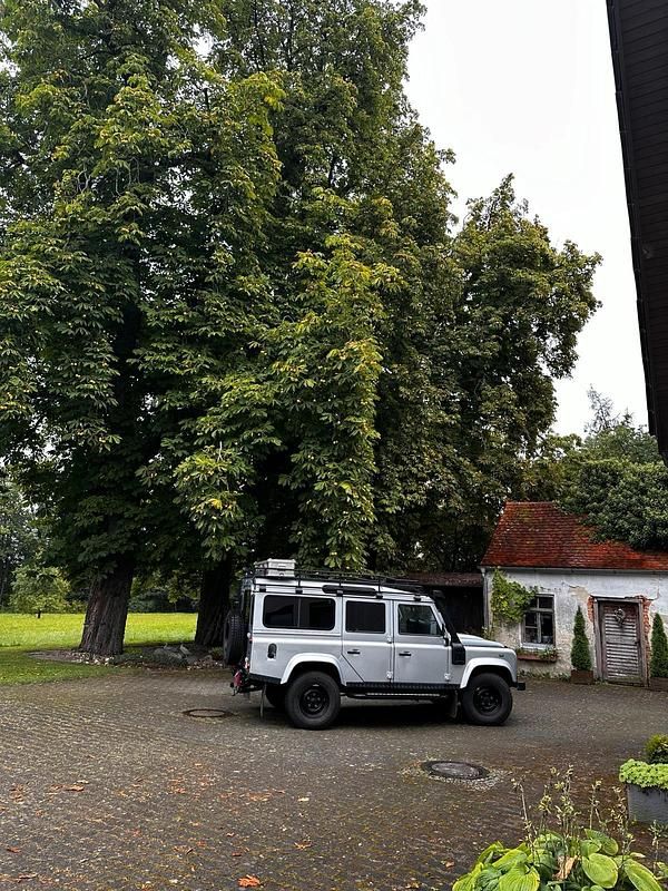 Silber Gebraucht 2012 Land Rover Defender SUV | 66.900 € - Bild 1/4