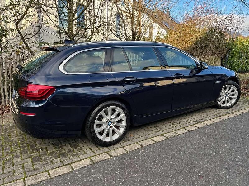 Gebraucht BMW 530 Sport Line 258 PS (189 kW) 2013 Blau Kombi