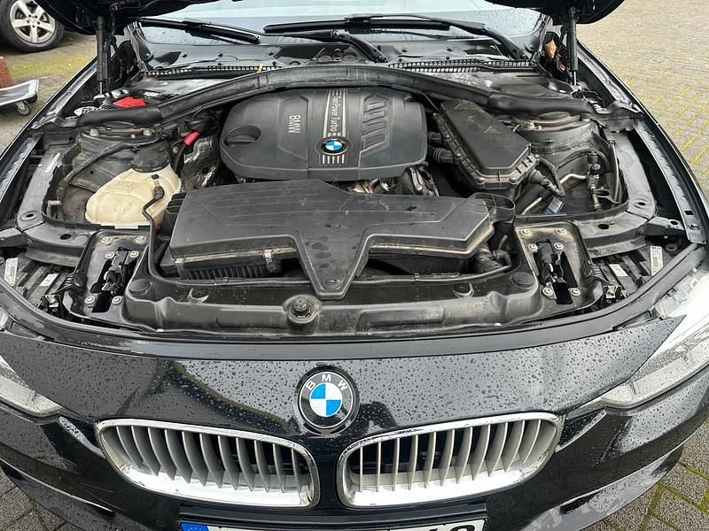 Gebraucht BMW 318 143 PS (105 kW) 2013 Schwarz Limousine