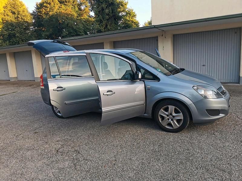 Silber Gebraucht 2011 Opel Zafira Van / Kleinbus | 8.000 € - Bild 1/4