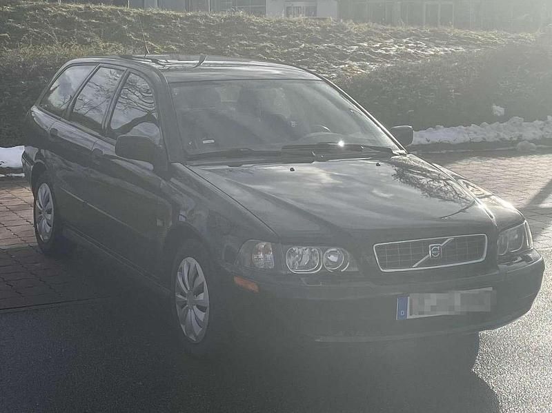 Schwarz Gebraucht 2003 Volvo V40 Standard Kombi | 750 € (Superpreis) - Bild 1/4