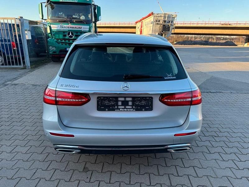 Gebraucht Mercedes E200 Avantgarde 150 PS (110 kW) 2017 Silber Limousine