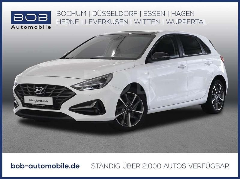 Polar white (weiß) Gebraucht 2021 Hyundai i30 Edition 30+ Limousine | 18.670 € (Fairer Preis) - Bild 1/3