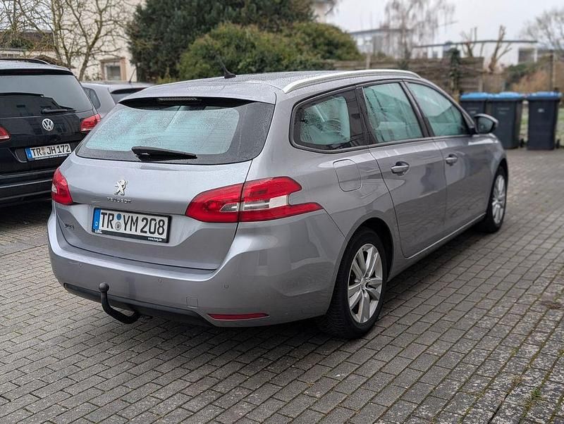 Gebraucht Peugeot 308 Allure 131 PS (96 kW) 2018 Silber Kombi