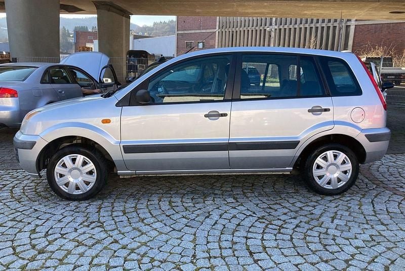Silber Gebraucht 2005 Ford Fusion Ambiente Kombi | 2.650 € (Fairer Preis) - Bild 1/4