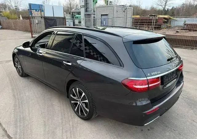 Gebraucht Mercedes E300 AMG line 194 PS (142 kW) 2021 Grau Limousine