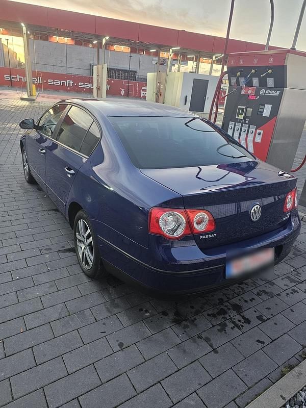 Usata VW Passat 150 CV (110 kW) 2009 Blu Berlina
