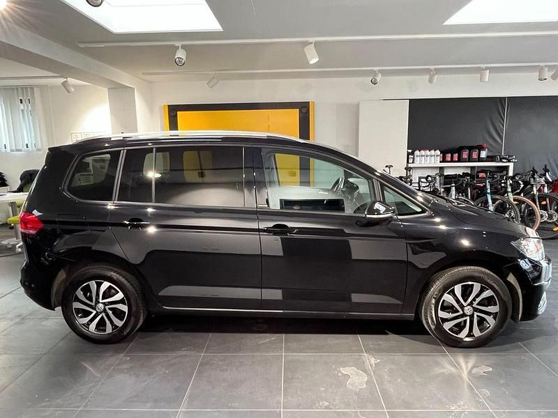 Gebraucht VW Touran Active 150 PS (110 kW) 2021 Schwarz Van / Kleinbus