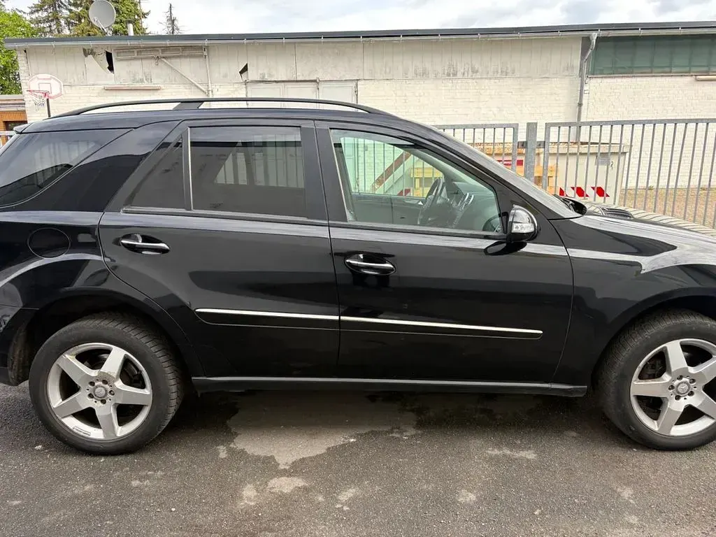 Gebraucht Mercedes ML320 224 PS (164 kW) 2007 Schwarz SUV