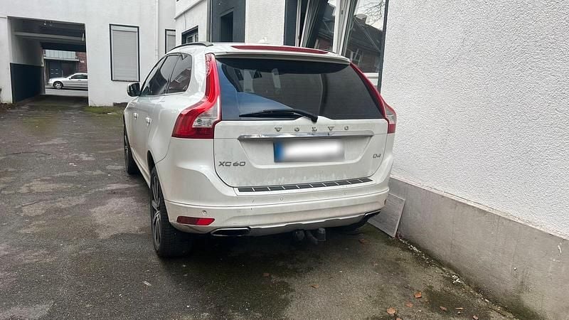Gebraucht Volvo XC60 181 PS (133 kW) 2015 Weiß SUV