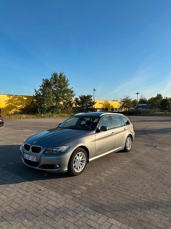 Grau Gebraucht 2011 BMW 318 Kombi | 4.700 € (Fairer Preis) - Bild 1/4